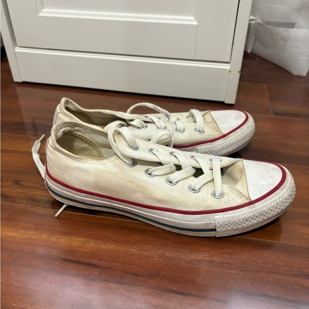 Women converse size 6
